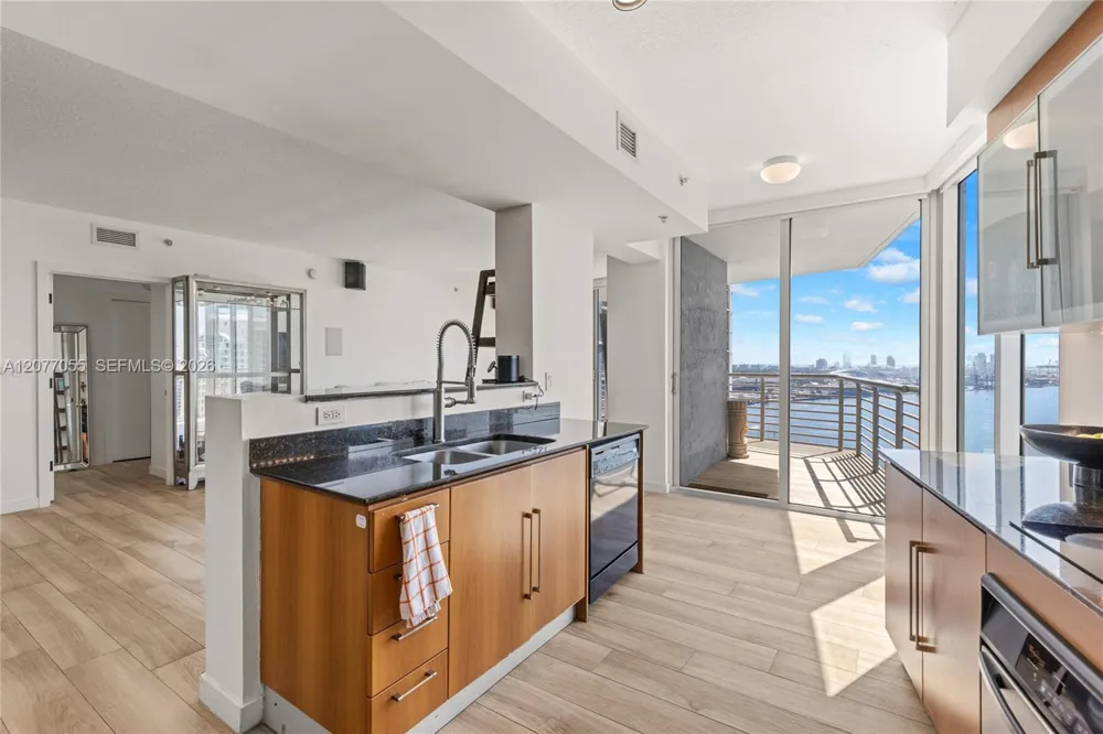 325 S Biscayne Blvd #2723 Miami, FL 33131
