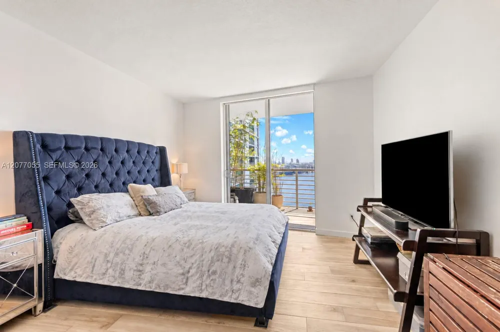 325 S Biscayne Blvd #2723 Miami, FL 33131