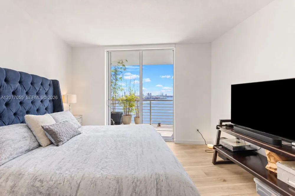 325 S Biscayne Blvd #2723 Miami, FL 33131