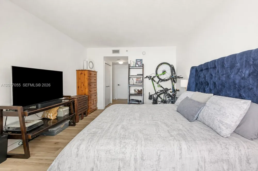 325 S Biscayne Blvd #2723 Miami, FL 33131