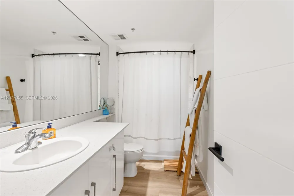 325 S Biscayne Blvd #2723 Miami, FL 33131