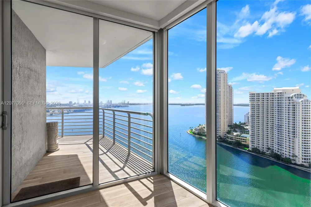 325 S Biscayne Blvd #2723 Miami, FL 33131