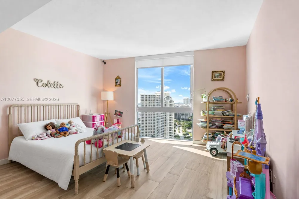 325 S Biscayne Blvd #2723 Miami, FL 33131