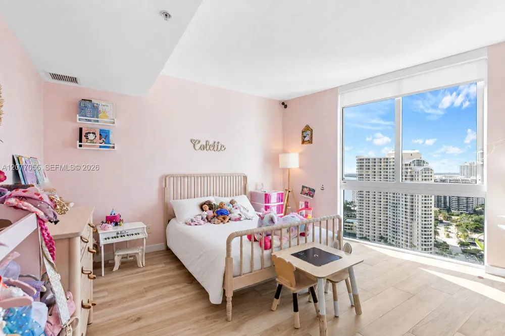 325 S Biscayne Blvd #2723 Miami, FL 33131