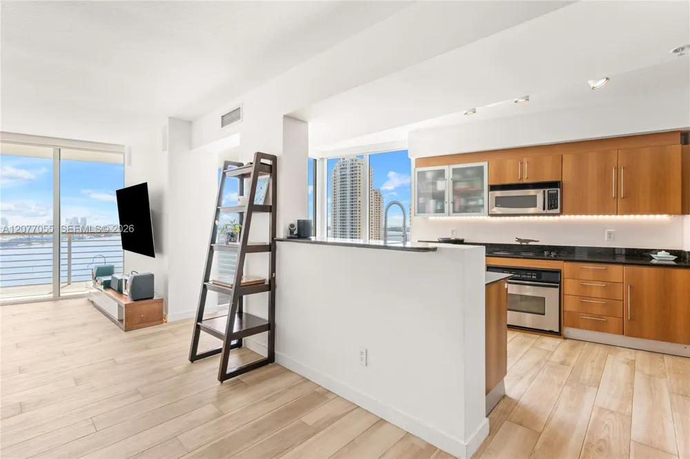 325 S Biscayne Blvd #2723 Miami, FL 33131