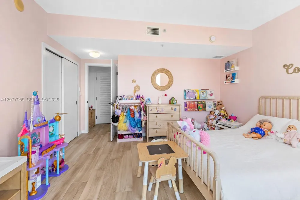 325 S Biscayne Blvd #2723 Miami, FL 33131