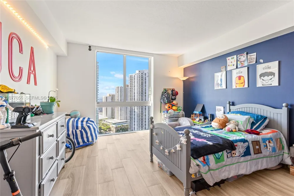 325 S Biscayne Blvd #2723 Miami, FL 33131