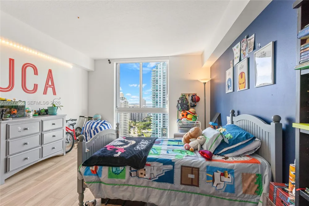 325 S Biscayne Blvd #2723 Miami, FL 33131