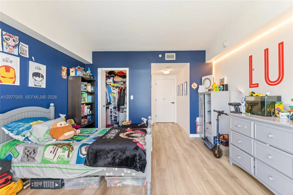 325 S Biscayne Blvd #2723 Miami, FL 33131