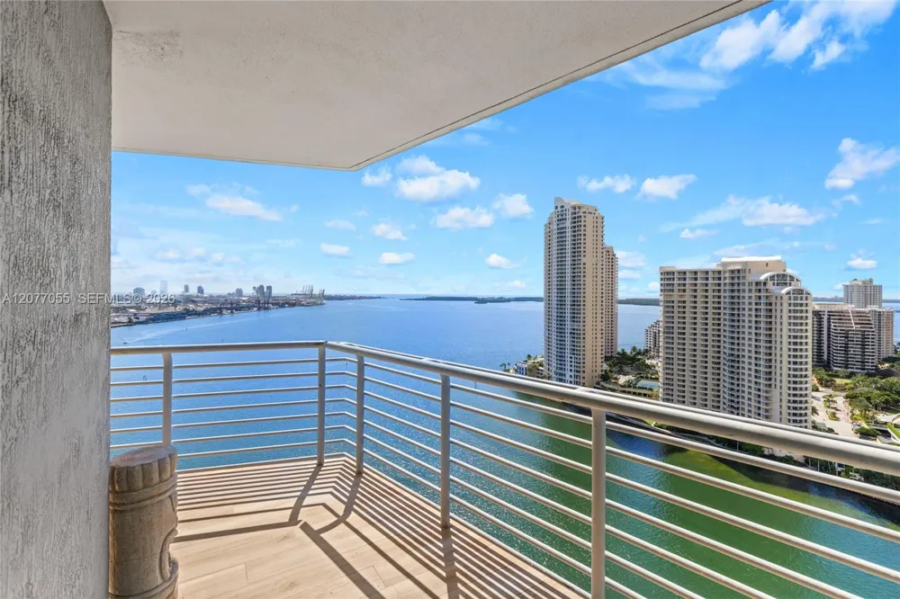 325 S Biscayne Blvd #2723 Miami, FL 33131