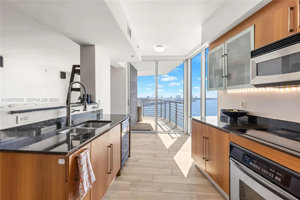 325 S Biscayne Blvd #2723 Miami, FL 33131