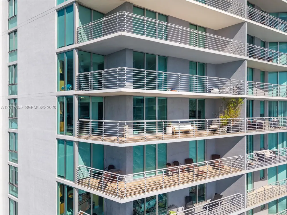 325 S Biscayne Blvd #2723 Miami, FL 33131