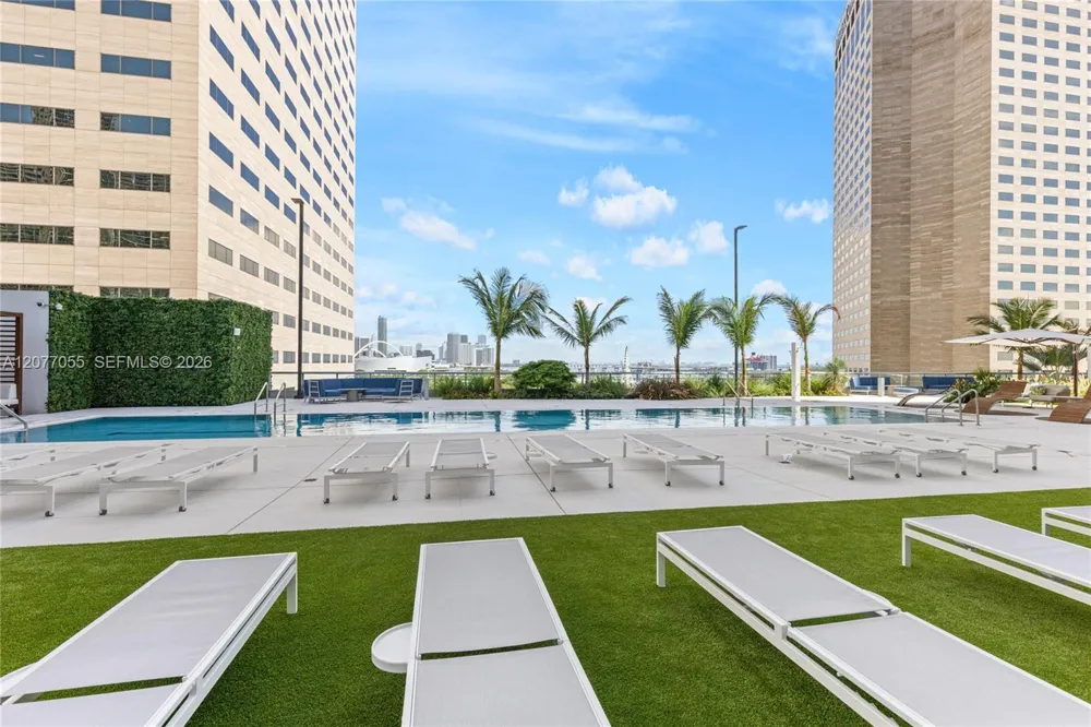 325 S Biscayne Blvd #2723 Miami, FL 33131