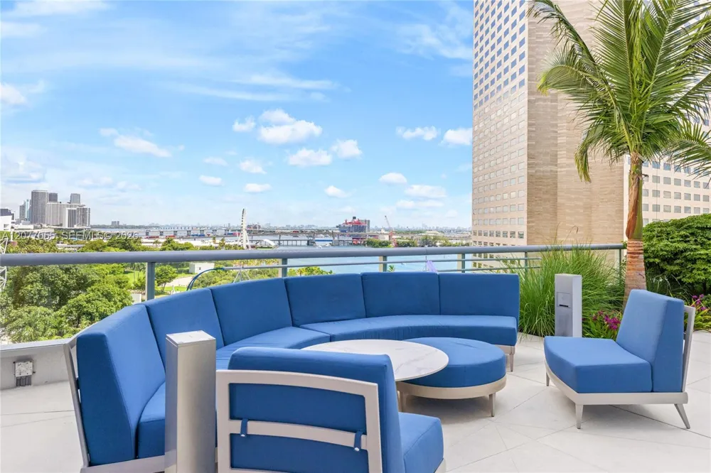 325 S Biscayne Blvd #2723 Miami, FL 33131