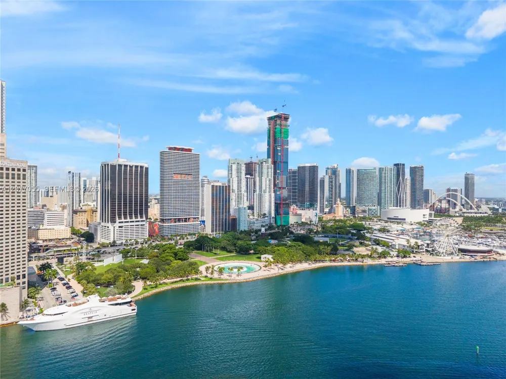 325 S Biscayne Blvd #2723 Miami, FL 33131