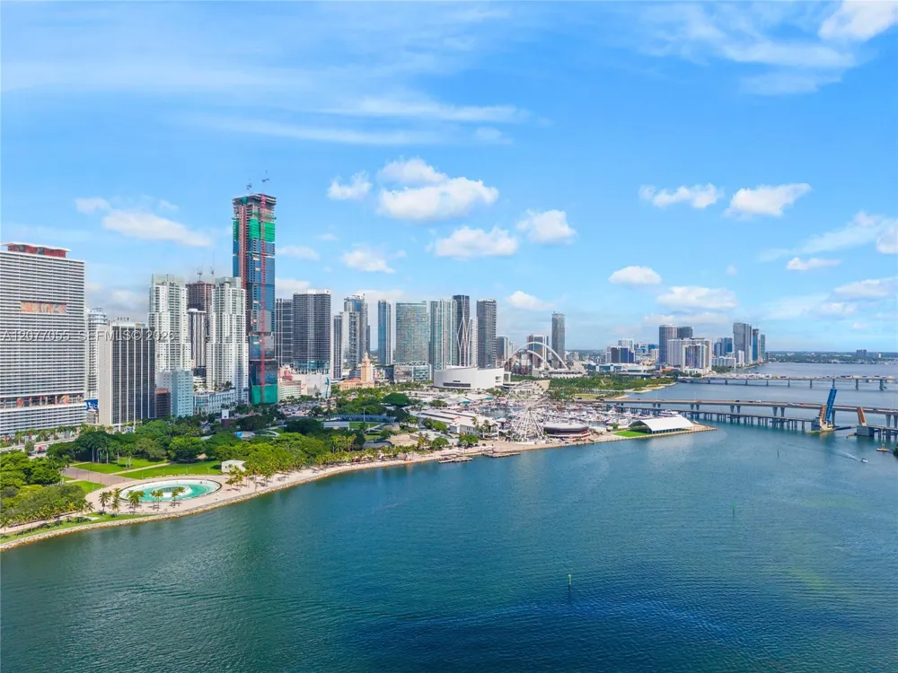 325 S Biscayne Blvd #2723 Miami, FL 33131