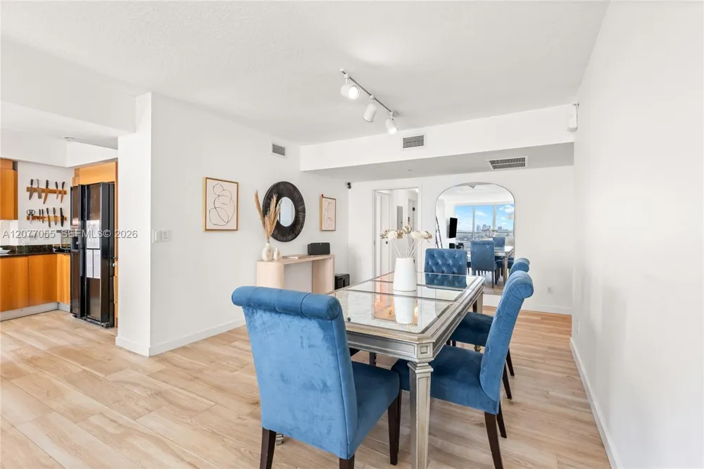 325 S Biscayne Blvd #2723 Miami, FL 33131
