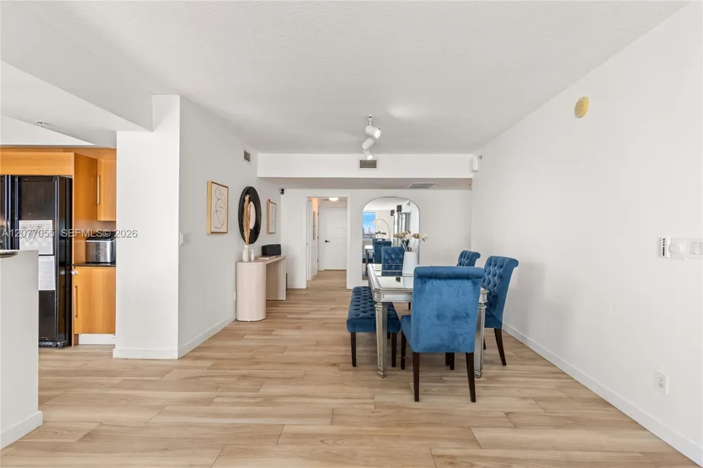 325 S Biscayne Blvd #2723 Miami, FL 33131