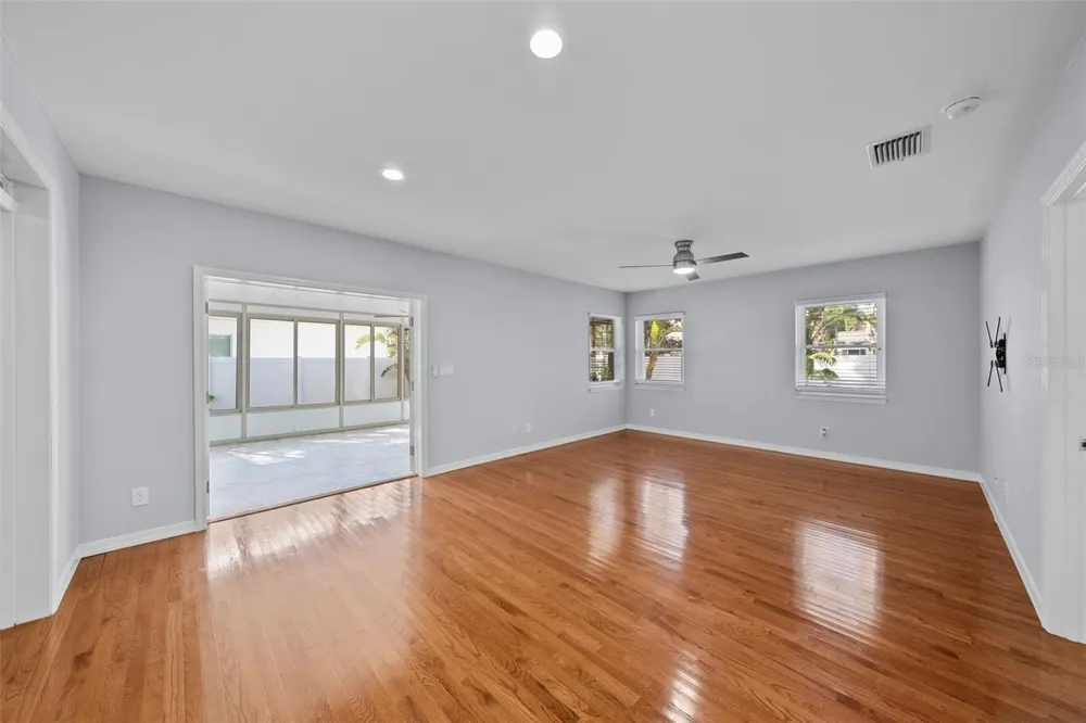 4105 W TACON STREET Tampa, FL 33629