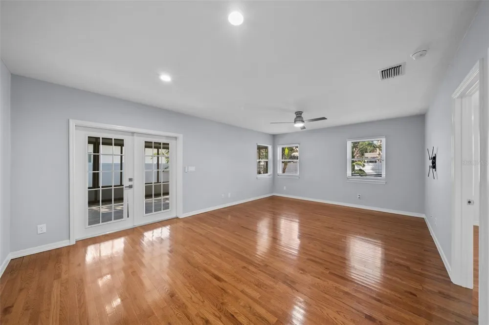 4105 W TACON STREET Tampa, FL 33629