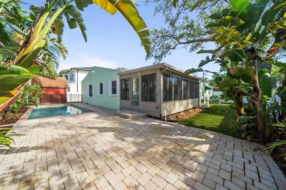 4105 W TACON STREET Tampa, FL 33629