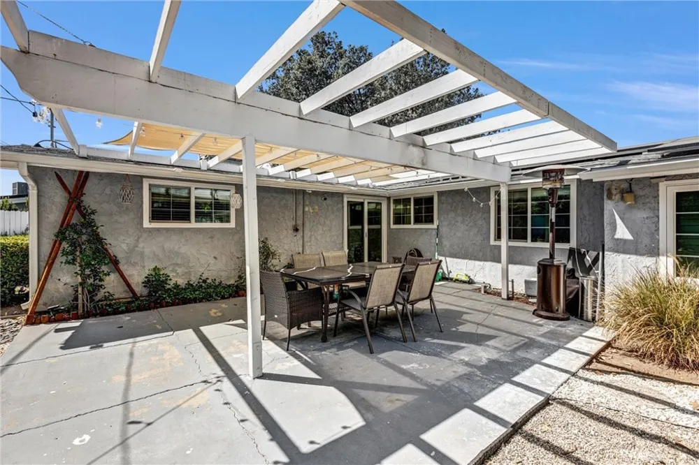 20562 Skouras Winnetka, CA 91306