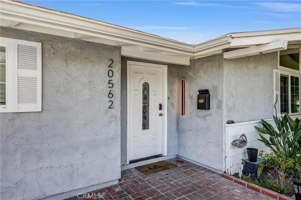 20562 Skouras Winnetka, CA 91306
