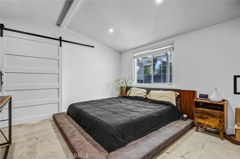 20562 Skouras Winnetka, CA 91306