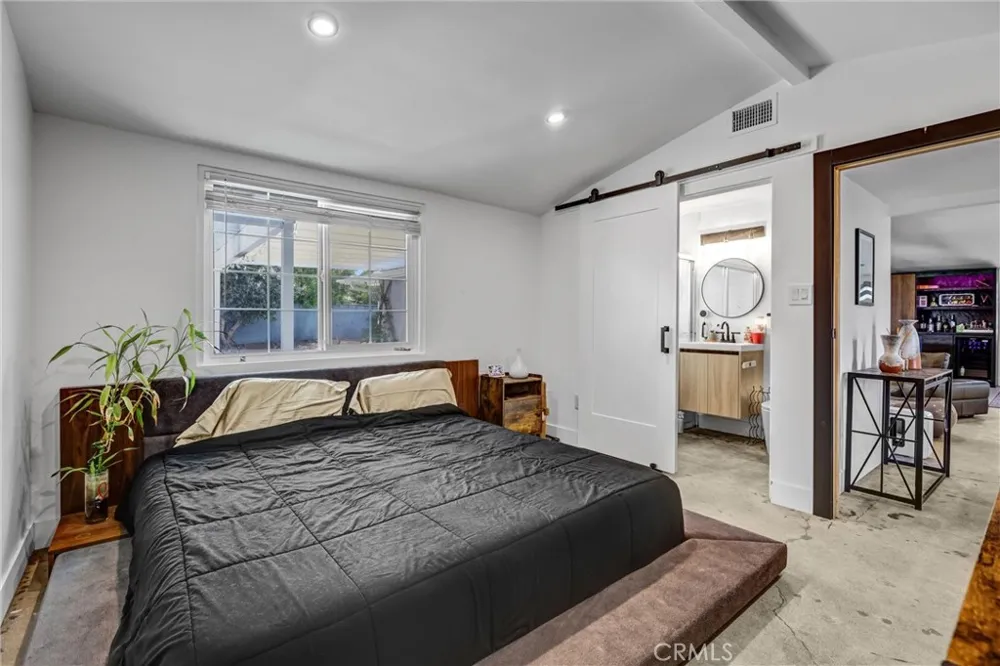 20562 Skouras Winnetka, CA 91306