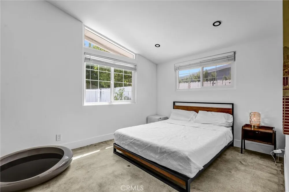 20562 Skouras Winnetka, CA 91306