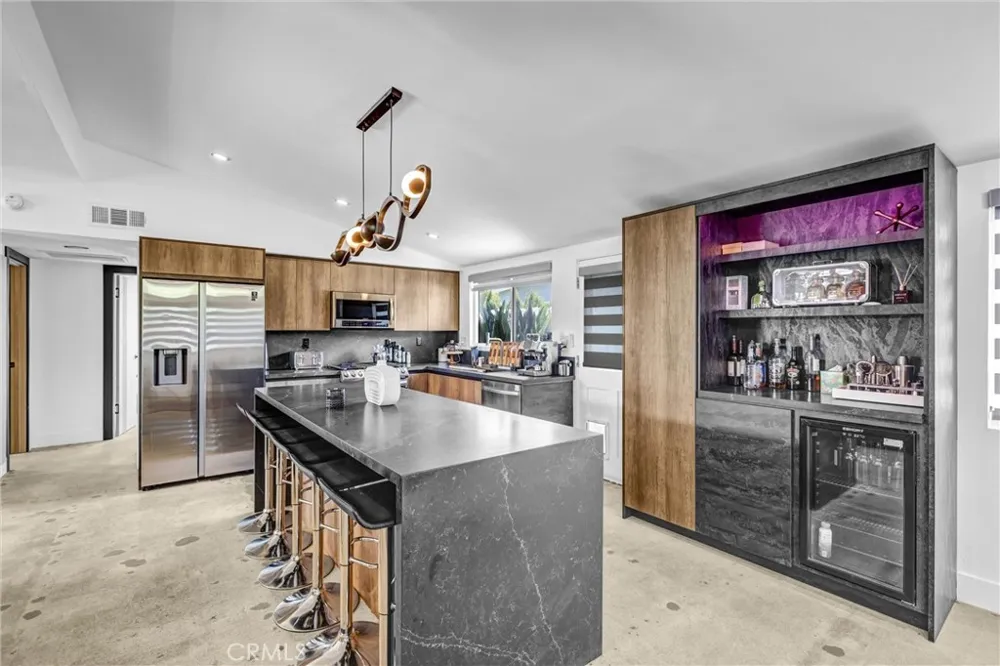20562 Skouras Winnetka, CA 91306