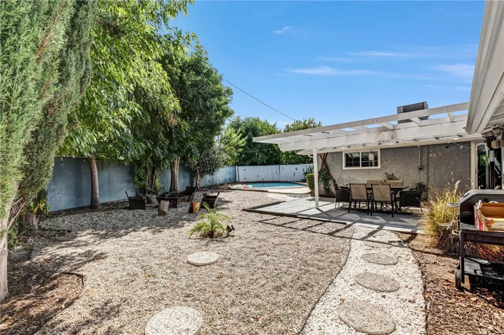 20562 Skouras Winnetka, CA 91306