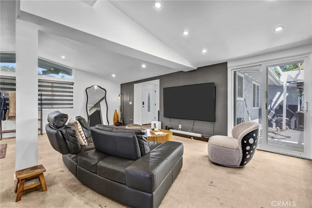 20562 Skouras Winnetka, CA 91306