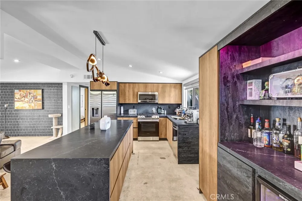 20562 Skouras Winnetka, CA 91306