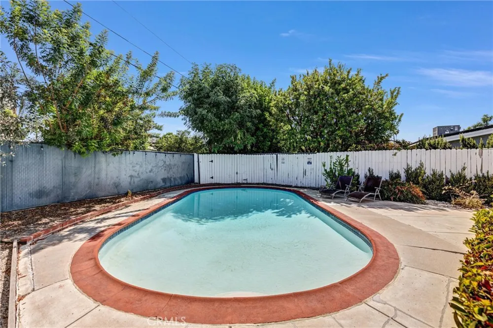 20562 Skouras Winnetka, CA 91306
