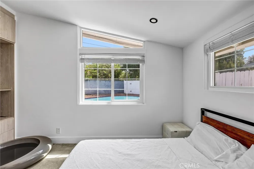 20562 Skouras Winnetka, CA 91306