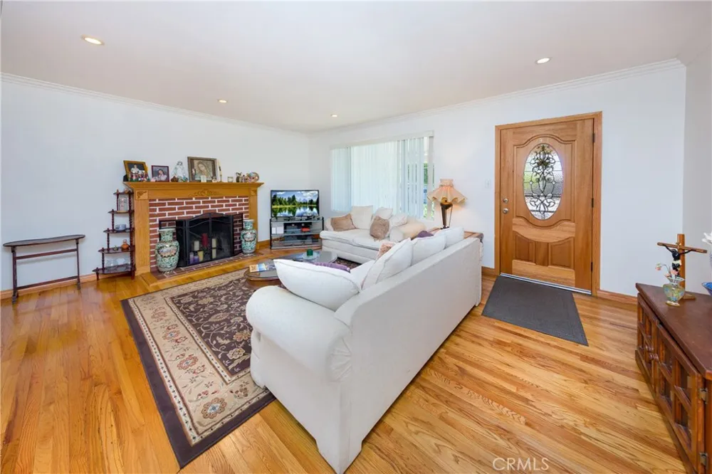 7545 Riverton Sun Valley, CA 91352