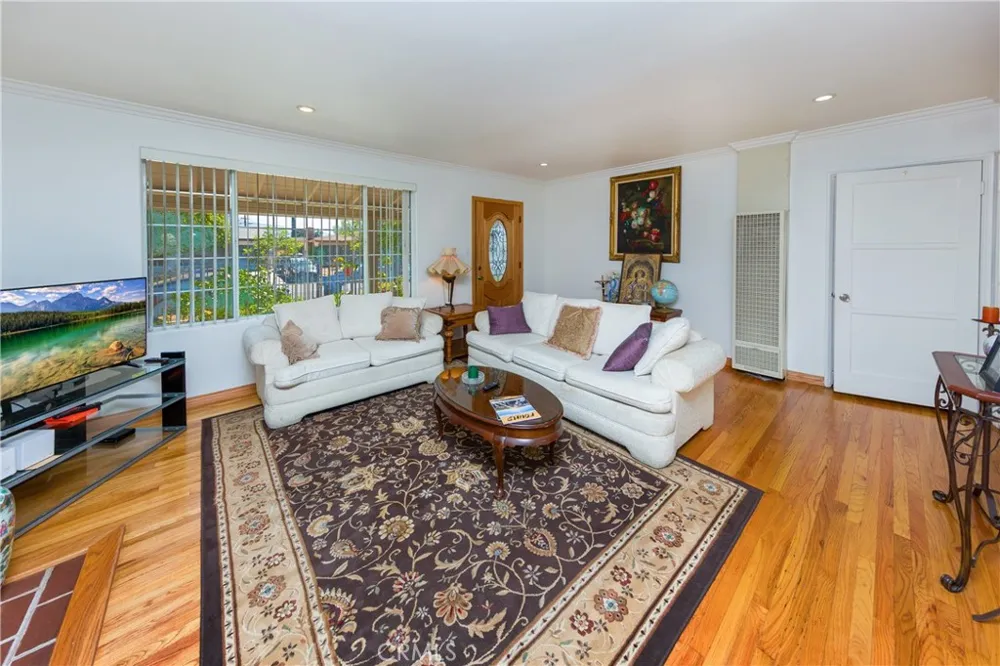 7545 Riverton Sun Valley, CA 91352