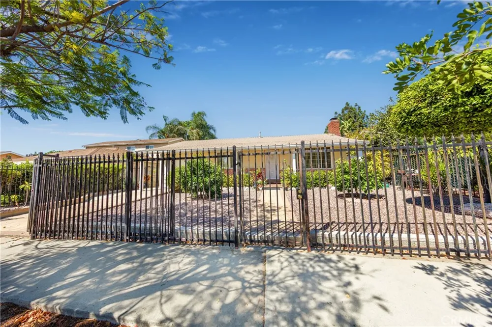 7545 Riverton Sun Valley, CA 91352