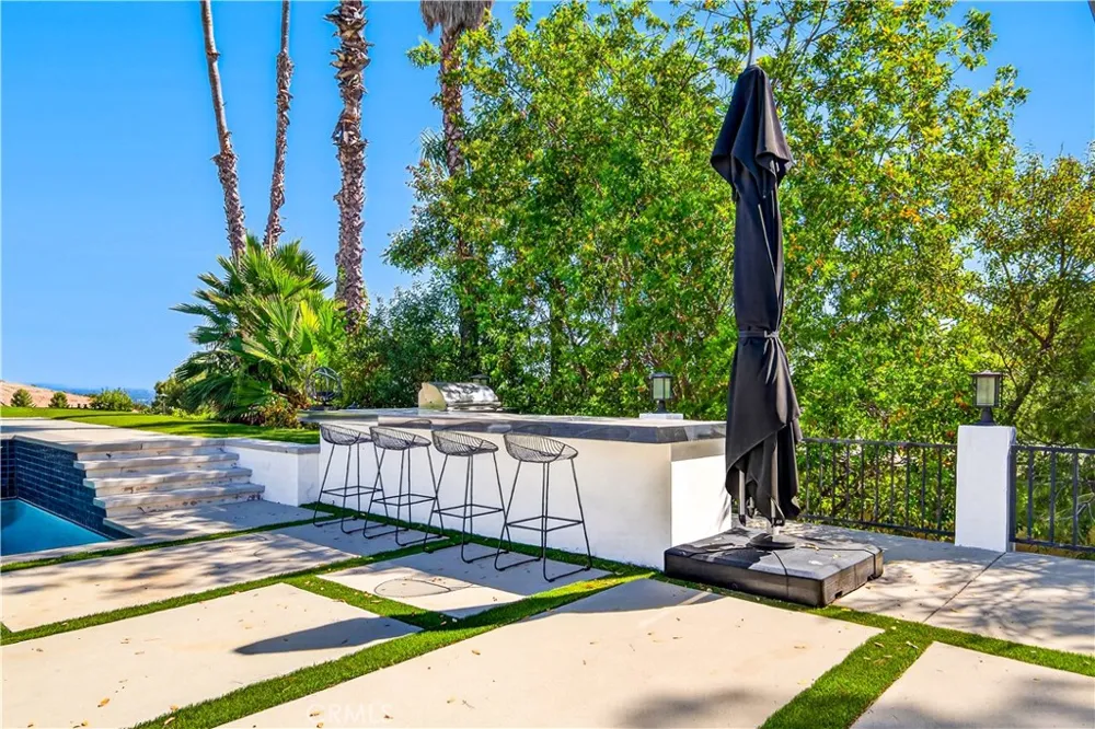 19541 Greenbriar Drive Tarzana, CA 91356