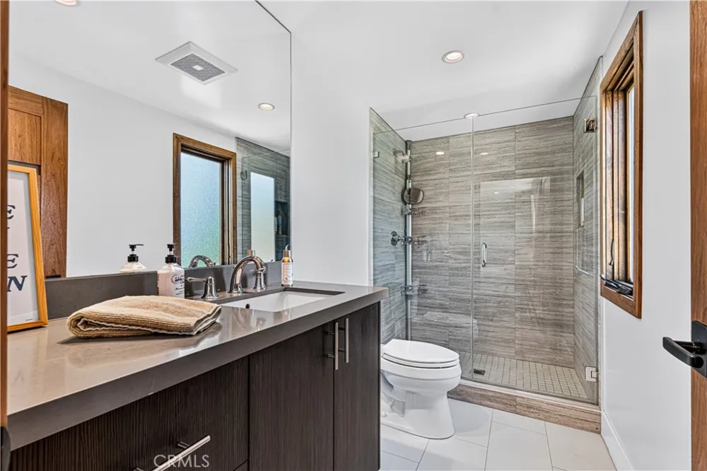 19541 Greenbriar Drive Tarzana, CA 91356