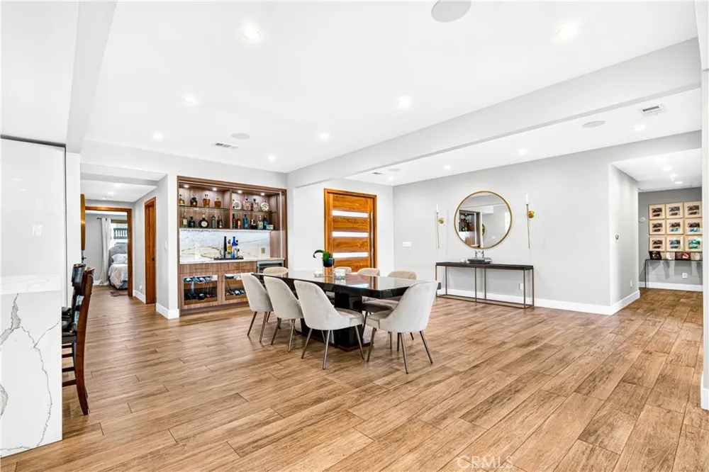 19541 Greenbriar Drive Tarzana, CA 91356
