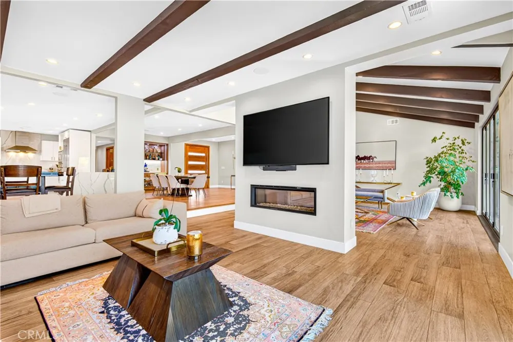 19541 Greenbriar Drive Tarzana, CA 91356