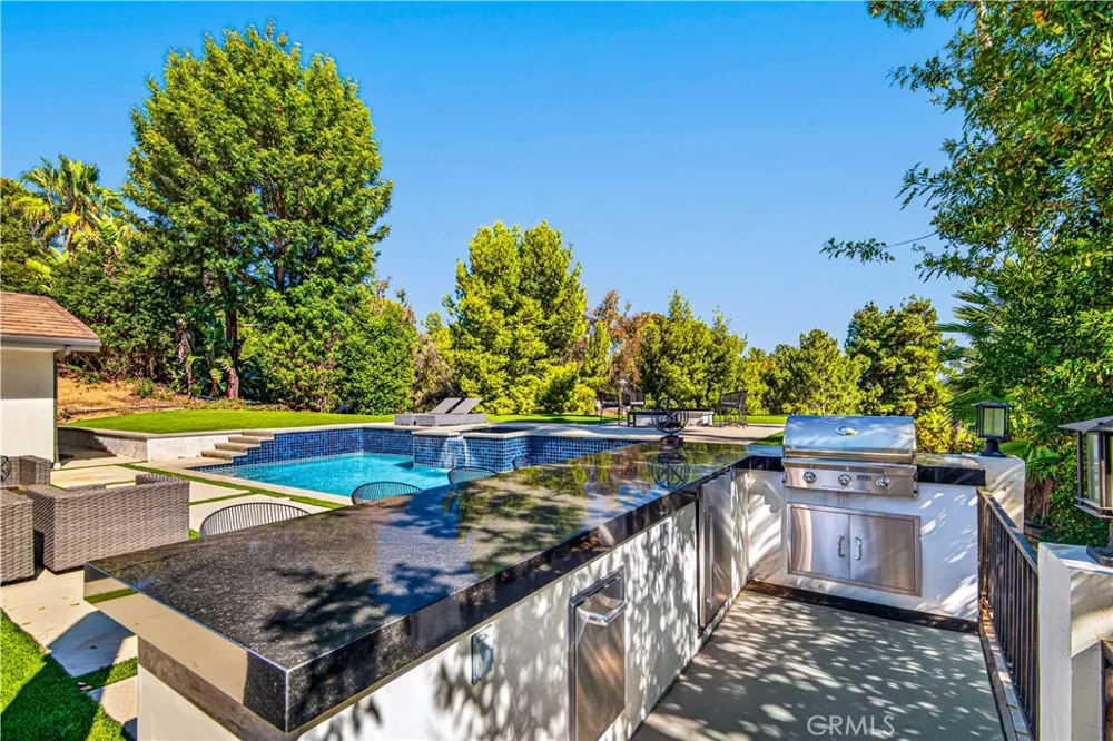 19541 Greenbriar Drive Tarzana, CA 91356