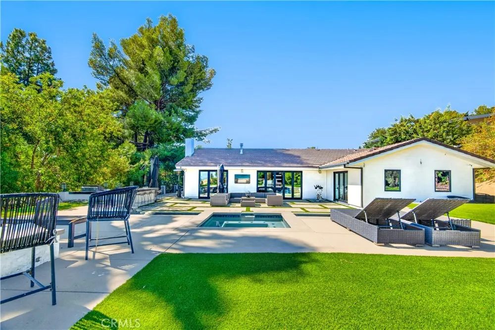 19541 Greenbriar Drive Tarzana, CA 91356