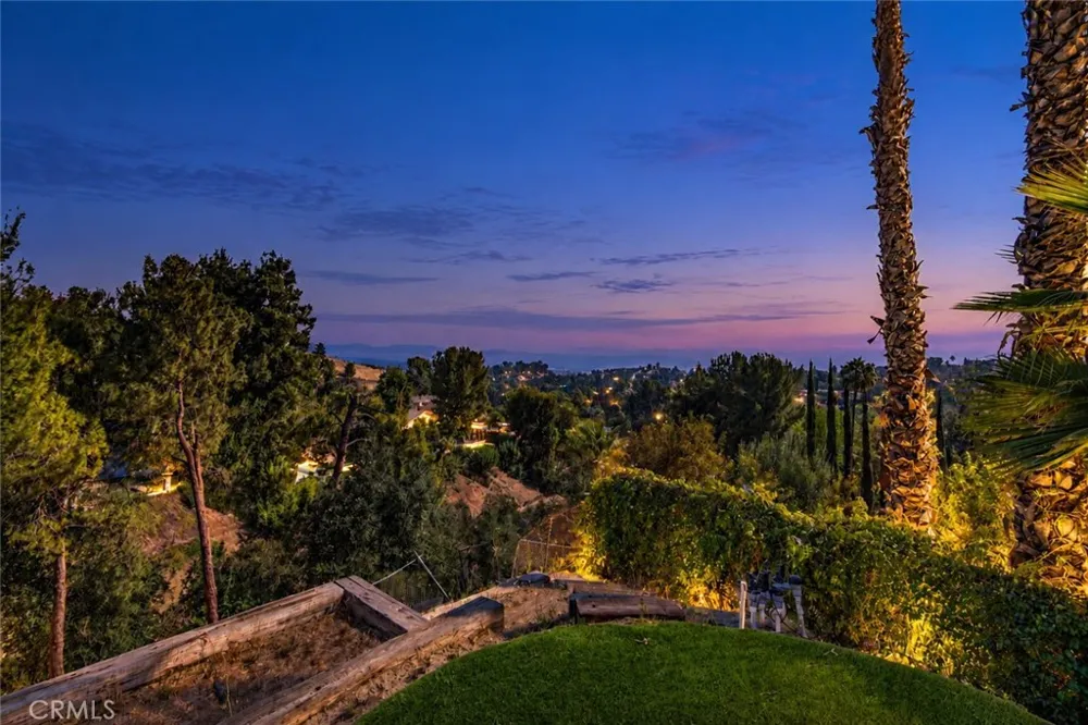 19541 Greenbriar Drive Tarzana, CA 91356