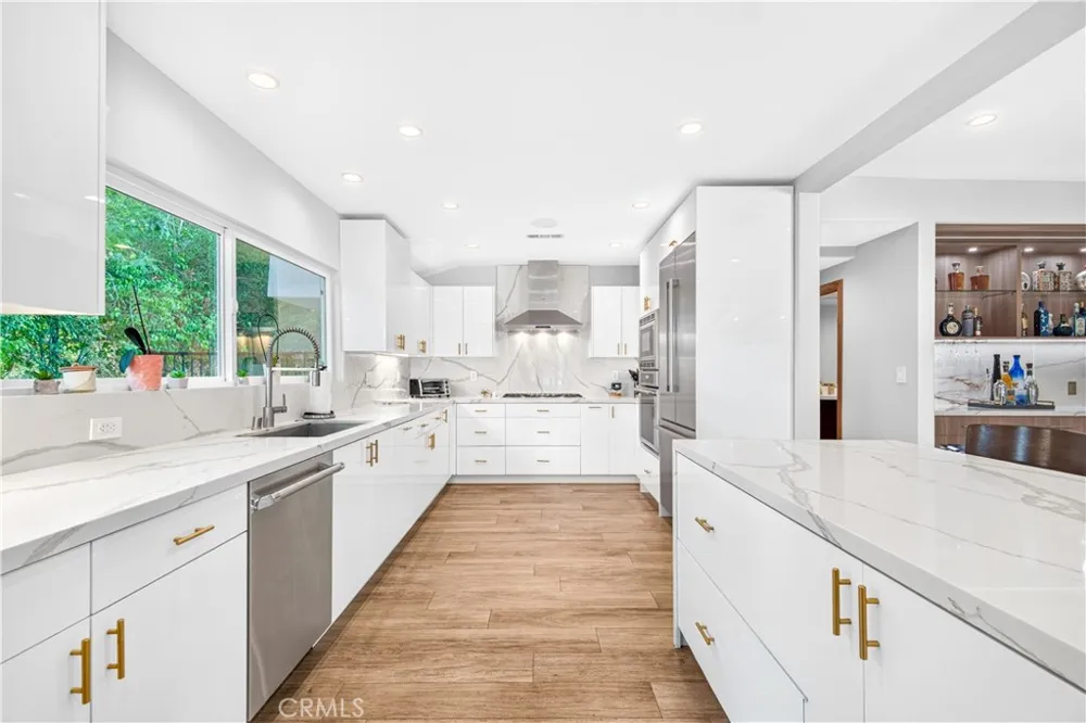 19541 Greenbriar Drive Tarzana, CA 91356