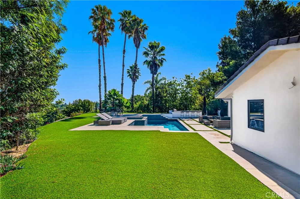 19541 Greenbriar Drive Tarzana, CA 91356