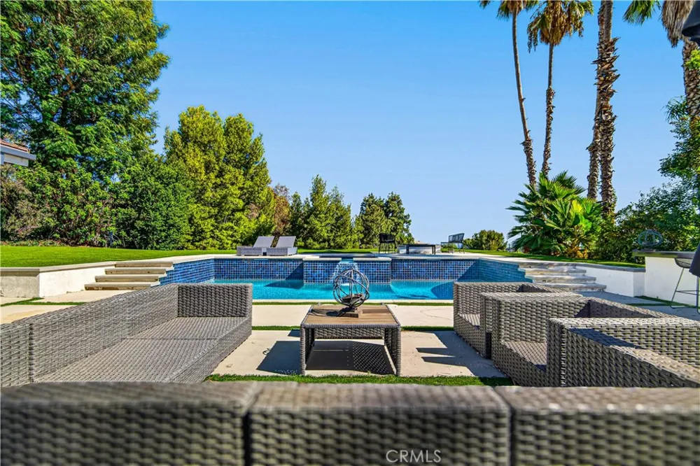 19541 Greenbriar Drive Tarzana, CA 91356