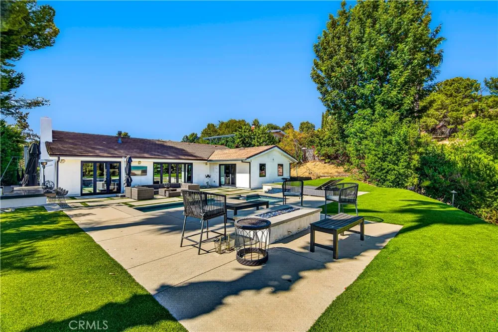 19541 Greenbriar Drive Tarzana, CA 91356